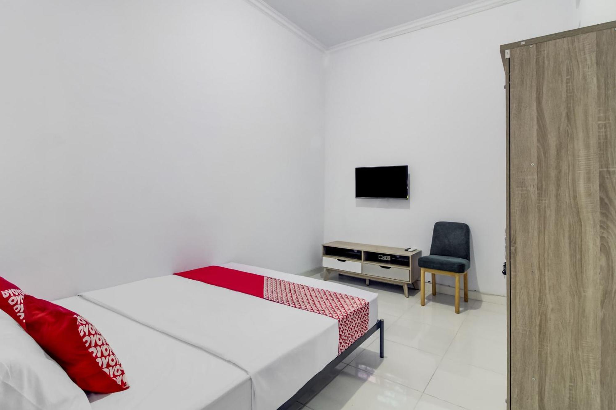 Oyo 91243 Bina Syariah Guest House Cirebon Zewnętrze zdjęcie