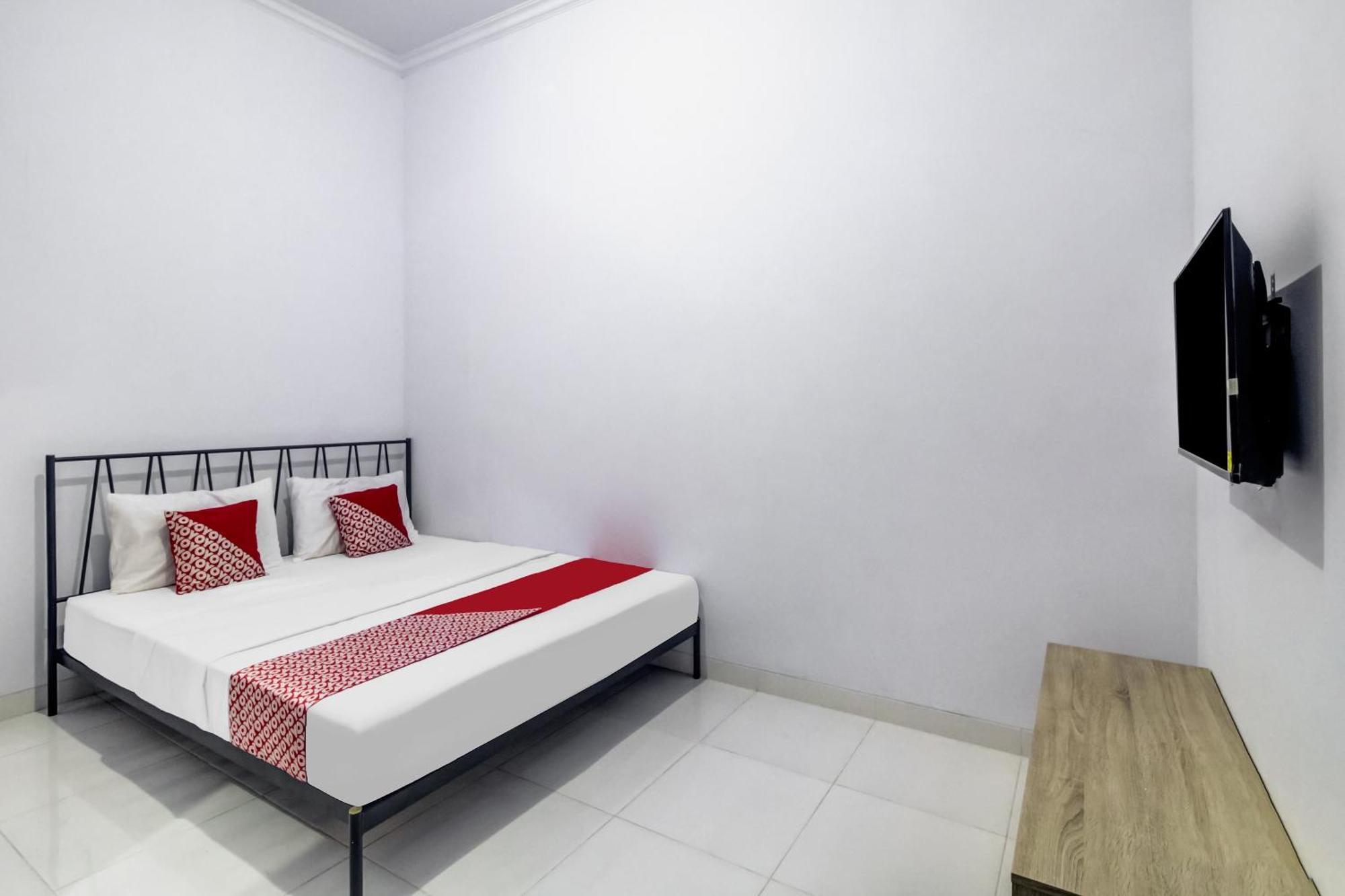 Oyo 91243 Bina Syariah Guest House Cirebon Zewnętrze zdjęcie