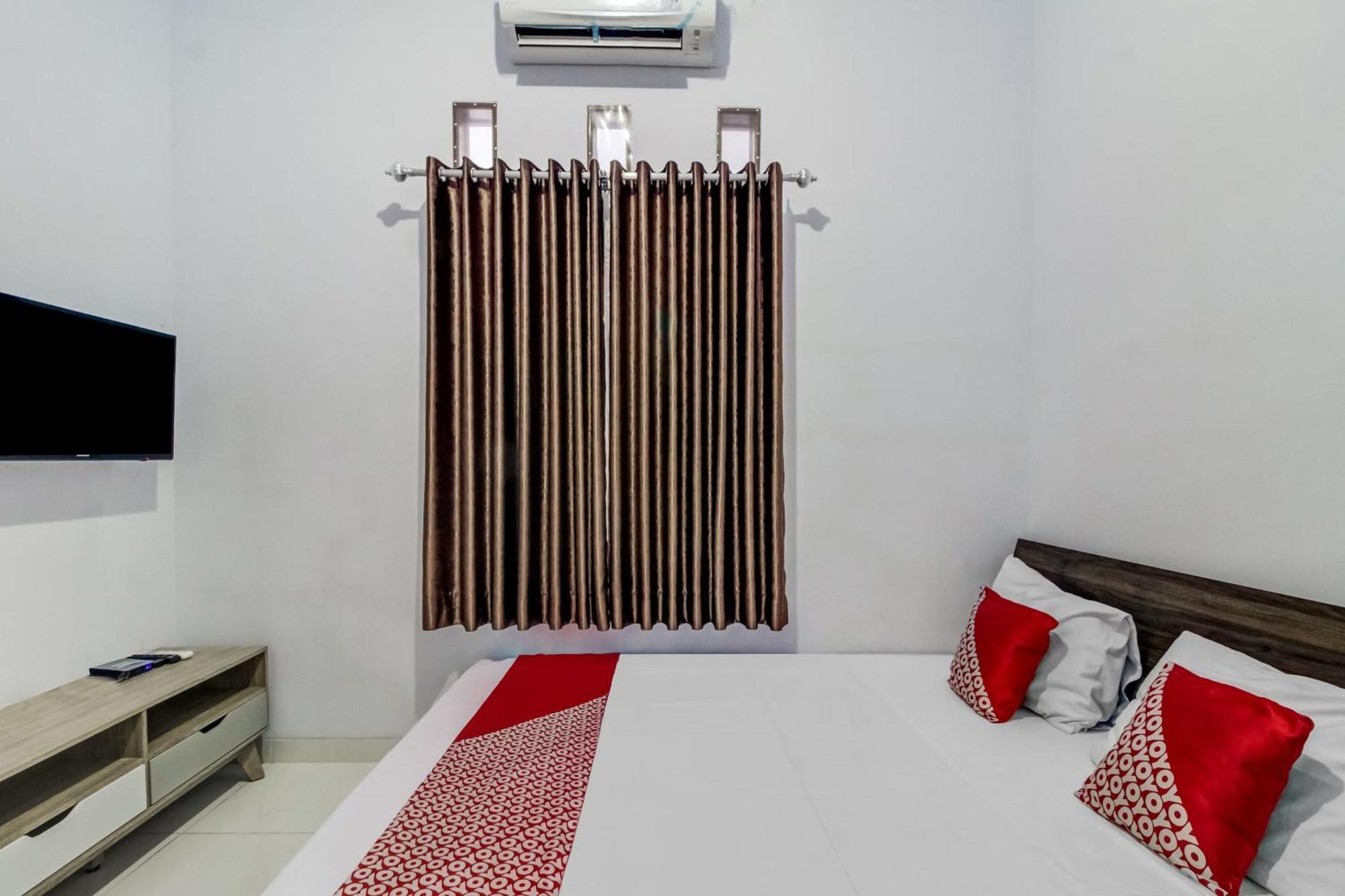 Oyo 91243 Bina Syariah Guest House Cirebon Zewnętrze zdjęcie